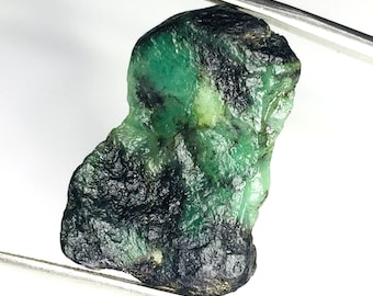 Natural Zambia Emerald Rough 15.45 Cts Rough Emerald Crystal Green Emerald Rough Stone Raw Loose Gemstone Size 22X15 MM Uncut Emerald Rough.