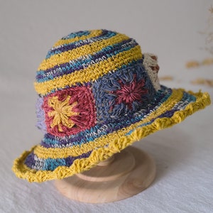 Chapeau de soleil d'été, chapeau tricoté à la main, chapeau de soleil en chanvre biologique, chapeau de soleil écologique, pare-soleil respirant au crochet à la main, chapeau d'été pour femmes, casquette de plage Yellow (flower)