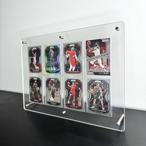 Marco de escritorio de tarjetas acrílicas sin calificar: 8 cuadrículas, coleccionables deportivos de NBA/Pokemon, elegante solución de exhibición para tarjetas coleccionables calificadas de 35 a 75 puntos
