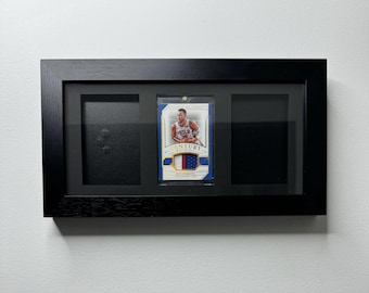 Marco de pared para tarjetas One Touch: 3 cuadrículas, coleccionables deportivos de la NBA/Pokémon, solución de exhibición elegante para tarjetas coleccionables graduadas de 35 a 130 puntos