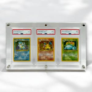 Display-Kartenhalter - Custom 3 Grid Kompatibel mit PSA / CGC-Desktoprahmen und UV-Schutz. Passend für Pokémon/NBA Graded Karten