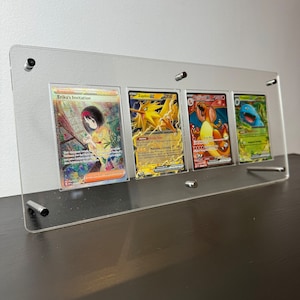 Cornice da tavolo in acrilico NBA/Pokemon Sports: 4 griglie, soluzione di visualizzazione elegante per carte collezionabili grezze/non classificate 35-75 pt
