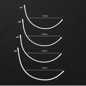 Può includere: Quattro ferretti per reggiseno in metallo bianco curvi di varie misure, etichettati 170, 180, 190 e 210. Le misure sono fornite in millimetri: 120 mm, 125 mm, 130 mm e 150 mm. I ferretti sono visualizzati su sfondo scuro.