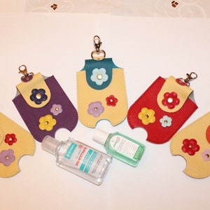 Custodia disinfettante mani pelle, Porta gel igienizzante, Portachiavi pelle porta gel amuchina, Custodia pelle fiori, Astuccio gel floreale