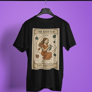 Stricken t Shirt, Tarot Karte The Knitter Graphic Tee, Geschenk für Stricker, Stricken Shirt