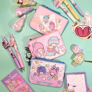Cartera de identificación Kawaii Twins de cuero vegano resistente al agua, llavero con gatito y amigos kawaii y tarjetero transparente
