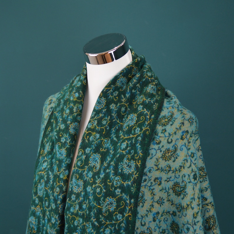 TIBET Schal aus Yakwollemix in feinem floralen Muster Nr. 23 Bild 1