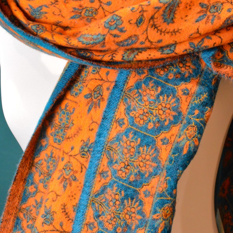 TIBET Schal aus Yakwollemix in feinem floralen Muster Nr. 34 Bild 7
