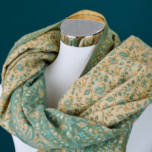 TIBET Schal aus Yakwollemix in feinem floralen Muster Nr. 308 Bild 1