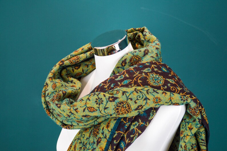 TIBET Schal aus Yakwollemix in feinem floralen Muster Nr. 29 Bild 5