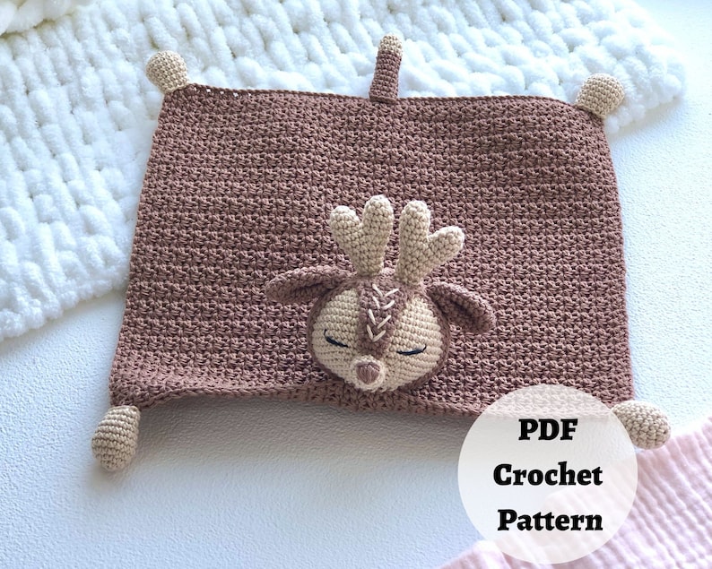 Peut inclure: Patron de crochet pour une couverture b&eacute;b&eacute; marron avec une adorable applique de cerf. Le patron est disponible en t&eacute;l&eacute;chargement PDF. Patron de crochet PDF.