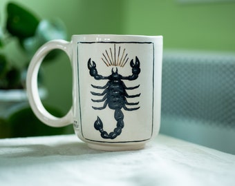 Tasse en céramique du zodiaque SCORPION, cadeau Scorpion, illustration du zodiaque, tasse à café thème astrologie par Felix Ceramic, idée cadeau de la Saint-Valentin