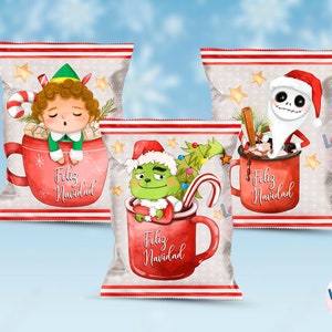 Puede incluir: Tres plantillas de bolsas de patatas fritas imprimibles con personajes navideños festivos. Cada diseño de bolsa incluye una taza roja con un borde blanco y el texto "Feliz Navidad". Los personajes son un Grinch verde, un elfo de nariz roja y un Jack Skellington blanco.