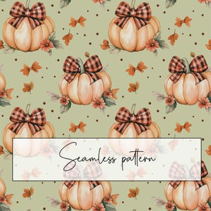 Op de afbeelding: Een naadloos patroon met aquarel pompoenen met geruite strikken, omringd door oranje bladeren en bloemen, op een lichtgroene achtergrond. De tekst "Seamless pattern" wordt weergegeven in een witte rechthoek.