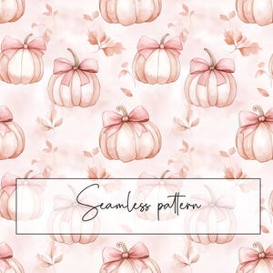 Op de afbeelding: Naadloos aquarelpatroon met pompoenen met roze strikken en herfstbladeren op een zachtroze achtergrond. De tekst "Seamless pattern" wordt weergegeven in een witte rechthoek. Ideaal voor herfstthema-producten.