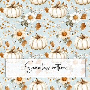 Könnte beinhalten: Ein nahtloses Muster mit weißen Kürbissen, cremefarbenen Blumen und braunen Blättern auf hellblauem Hintergrund. Das Design umfasst kleine weiße Blüten und Zweige mit orangefarbenen Beeren. Der Text "Seamless pattern" wird in einem rechteckigen Rahmen angezeigt.