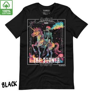 Camiseta Stoner Tarot - Camiseta de unicornio esqueleto, camisetas Budtender, ropa alternativa unisex, camiseta con gráfico de arcoíris psicodélico, KAMIOJI