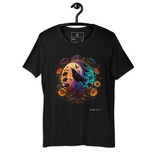 Camiseta de cuervo con flores, ropa de bruja, camiseta floral con luna, psicodélica y colorida, camiseta de bruja, ropa alternativa, arte de cuervo, camiseta colorida