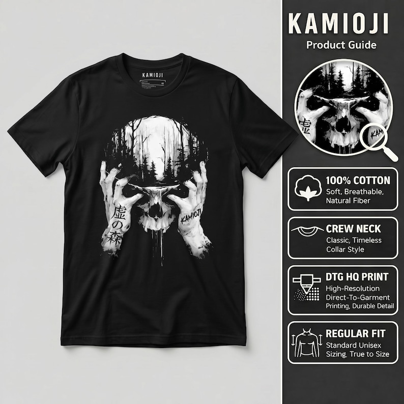 K&ouml;nnte beinhalten: Schwarzes T-Shirt mit Rundhalsausschnitt und Sch&auml;del-Grafik, Waldszene und H&auml;nden. Das Shirt tr&auml;gt die Aufschrift "KAMIOJI" und "虚の森". Die Produkt&uuml;bersicht zeigt 100% Baumwolle, Rundhalsausschnitt, DTG HQ-Druck und regul&auml;re Passform.