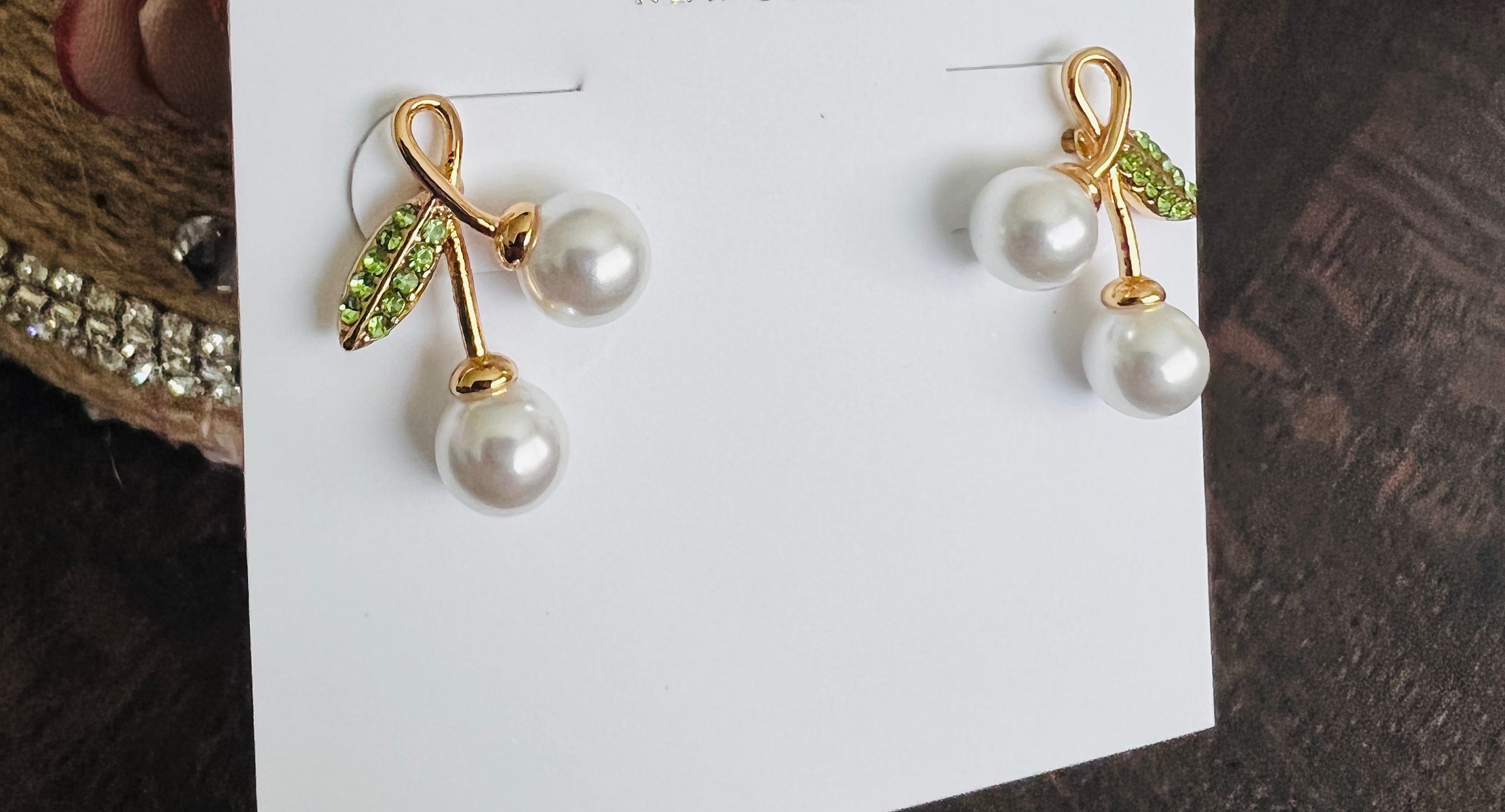 Kate Spade Leaf Shape & Small Pearl Gold Stud Earrings. - Etsy Denmark