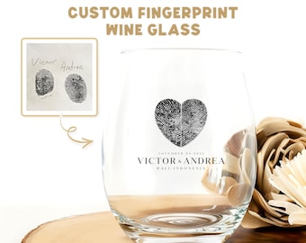Copa de vino con forma de corazón y huella dactilar personalizada: recuerdo de boda personalizado