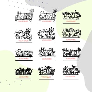 Puede incluir: Un conjunto de 12 adornos para tartas en blanco y negro con diferentes diseños, que incluyen piñas, coronas, estrellas, regalos, globos, dinosaurios y las palabras "Feliz cumpleaños".