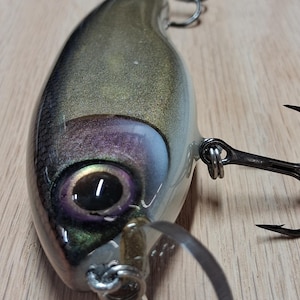 5 1/4インチ 1 3/4オンス プレミアムハンドメイド木製ジャーク/クランクベイトフィッシングルアー：ゴールドカラーシフトミノー