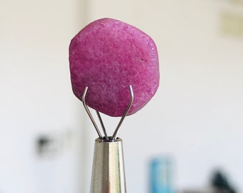 Natürlicher roher Rubin: Afrikanischer unbehandelter Edelstein, Juli Geburtsstein, Chakra Kristall