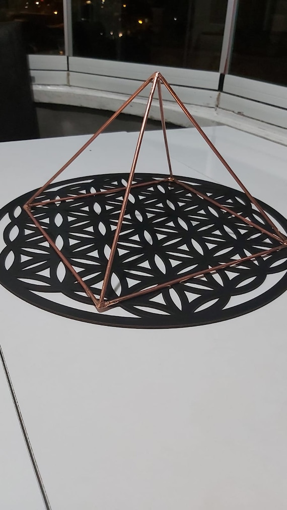 鏡 GRINDLODGE Pyramid Mirrar Pyramid Mirrors — Alison Zavracky Design Studio
