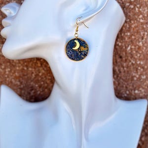 orecchini di carta marmorizzata e charm Luna