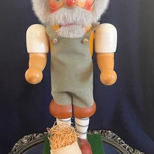 ドイツ製 サンタクロースのくるみ割り人形 CHRISTIAN ULBRICHT ドイツ製 サンタクロースのくるみ割り人形 CHRISTIAN ULBRICHT