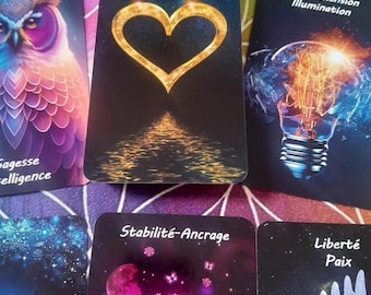 May include: A set of oracle cards with colorful illustrations. The cards feature images of an owl, a heart, a light bulb, a tree, and a wing. The cards have French text on them, including "Oracle de l'Union Sacrée", "Compréhension Illumination", "Stabilité-Ancrage", and "Liberté Paix".