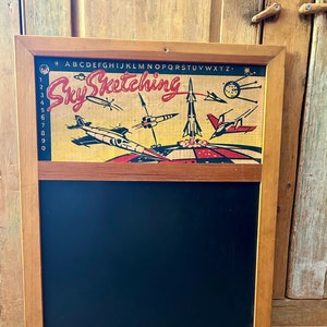 Vintage Blackboard Sky Sketching | Tableau noir avec cadre en bois et affichette en carton