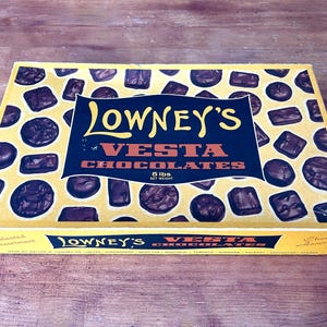 Vintage Cardboard box of Lowney's VESTA CHOCOLATES | Grande boîte en carton de Lowney's Vesta Chocolates, by Walter M. Lowney, Canada