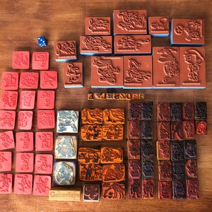 Vintage Lot of 82 various wooden and plastic stamps - Lot d’estampes divers en bois et/ou plastique Warner Astérix Sportifs Animaux