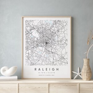 Raleger North Carolina, Digitale Kunst Karte, Digitaldruck Poster, Blau Weißer Stadtplan, einzigartig, Geschenk Karte, zeitgenössische Karte, moderne Landkarte