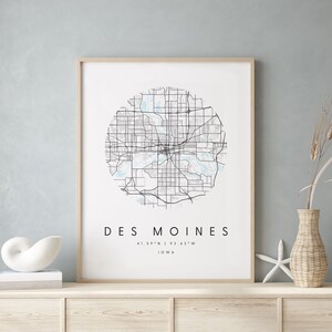 Des Moines Iowa, Carte d’art numérique, Affiche imprimée numérique, Carte de la ville bleue et blanche, Unique, Carte cadeau, Carte contemporaine, Carte moderne 1