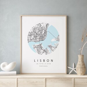 Lisbonne Portugal, Carte d’art numérique, Affiche imprimée numérique, Carte de la ville bleue et blanche, Unique, Carte cadeau, Carte contemporaine, Carte moderne 1