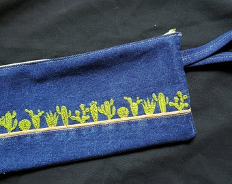 Tas van gerecycled textiel (wandelstok) met cactusversiering en knoopsgatdetails