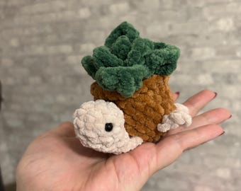 Hand-crocheted turtle in a flower pot | Amigurumi turtle | Cuddly crochet decoration | Handmade gift | Mini turtle