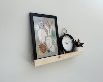 étagère pour photos moderne - rebord mural en pin fait main pour cadres et impressions d'art | Présentoir mural minimaliste