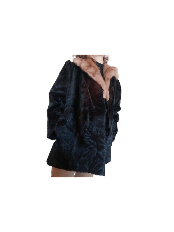 Vintage Ladies' Fur Coat of wonderful quality - m… - image 4