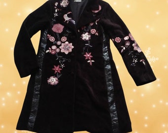 Vintage Luxurious Velvet Coat with Floral / Peacock Embroideries - Size Medium