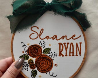 Aro de bordado con nombre, aro de bordado personalizado, anuncio de nombre de bebé, decoración de guardería, letrero de anuncio de nacimiento, anuncio de bebé