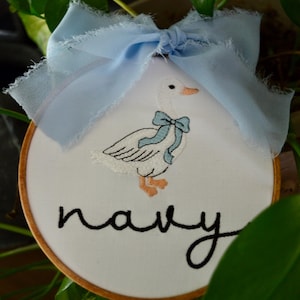 Custom Baby Name Embroidery Hoop, Goose Wall Decoration, Goose Baby Name Sign, Baby Shower Gift, Vintage Style Nursery, Embroidered Goose
