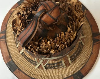 ヴィンテージアフリカフラニ族の円錐形の繊維製帽子（革のアクセント