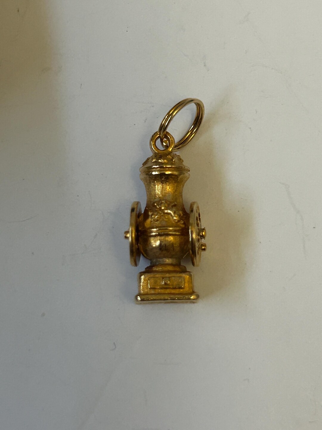 Avon社製 vintage gold ネックレス コーヒーグラインダー Vintage Avon 