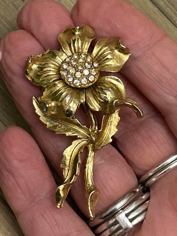 Vintage Signed Boucher Sunflower Daisy Brooch Gold Tone With Clear