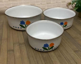 Set of 3 vintage enamelled handle less pans tulip design