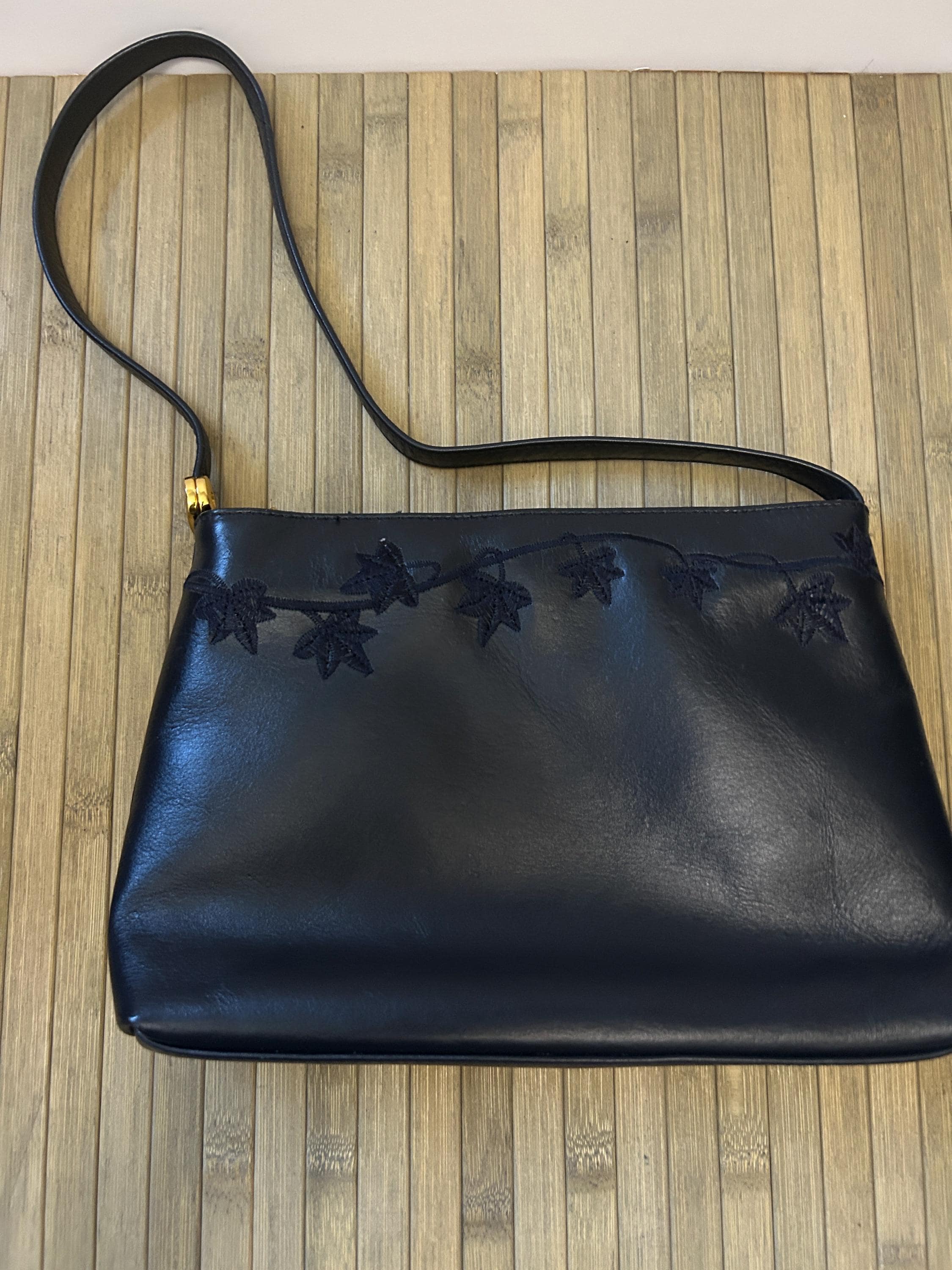 未使用保管品 Jane shilton レザー ショルダーバッグ 黒